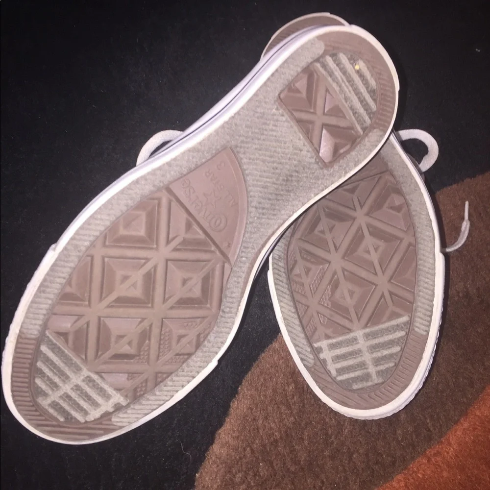 Converse--Child size‎ 3